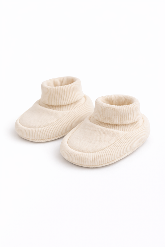 Beige Baby Booties aus Bio-Baumwolle – weiche Babyschuhe