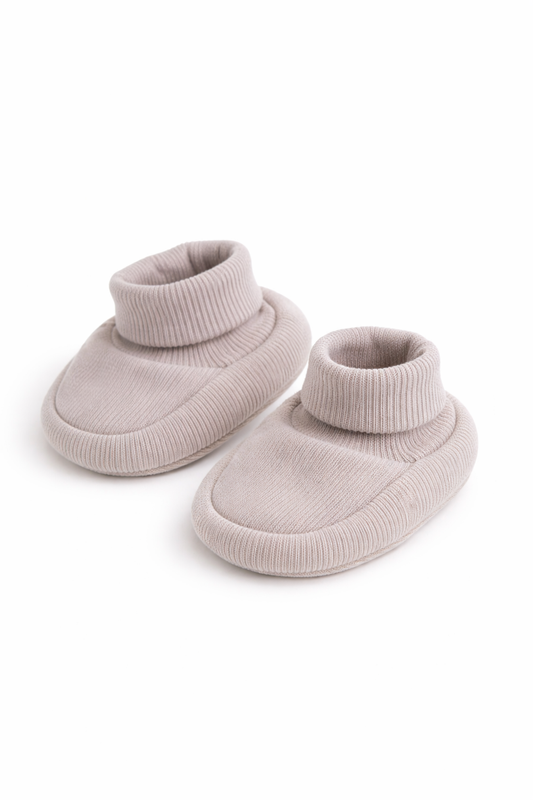 Khaki Baby Booties aus Bio-Baumwolle – weiche Babyschuhe