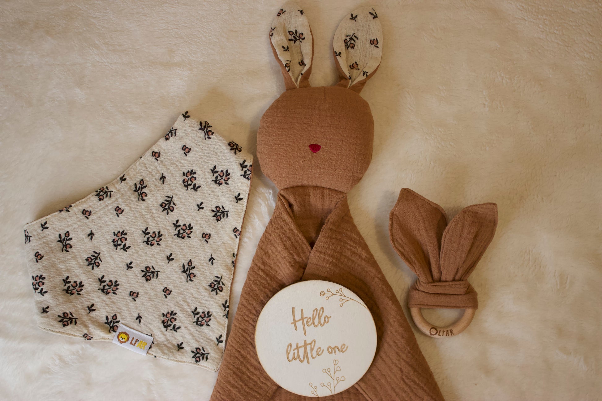 Braune Neugeborenen Geschenkbox als geschlechtsneutrales Baby Geschenk