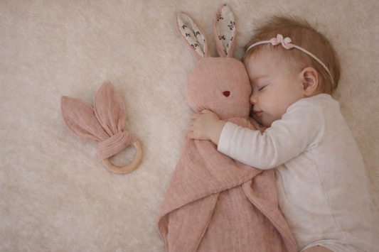 Weiches Musselin-Schnuffeltuch für Neugeborene – Teil der rosa Geschenk-Box