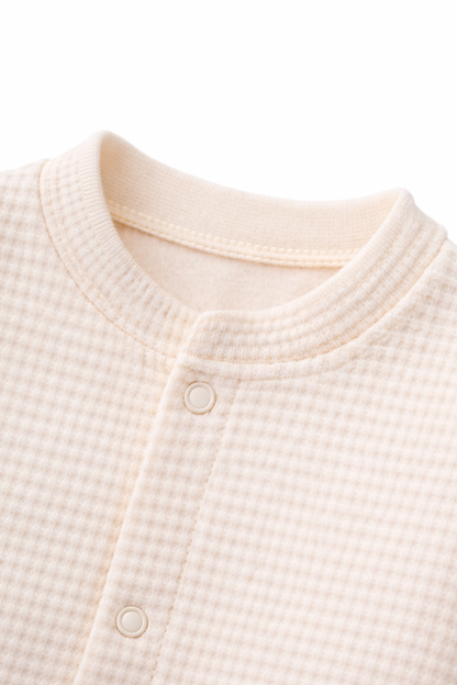 Creme Baby Overall mit Waffelstruktur – hautfreundliche Babykleidung