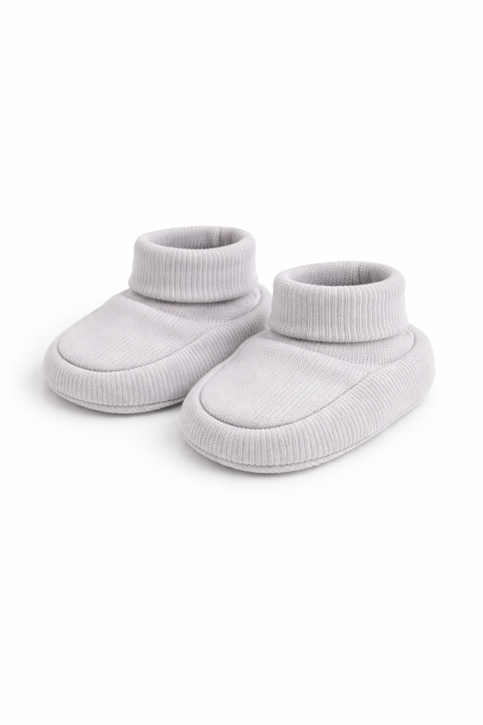 Graue Baby Booties aus Bio-Baumwolle – weiche Babyschuhe